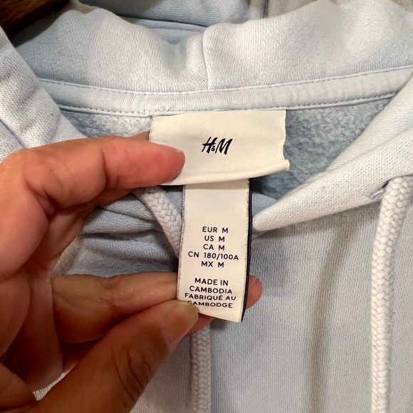 ❌SOLD❌H&M Baby Blue One Horizon Hoodie - Picture 4 of 5